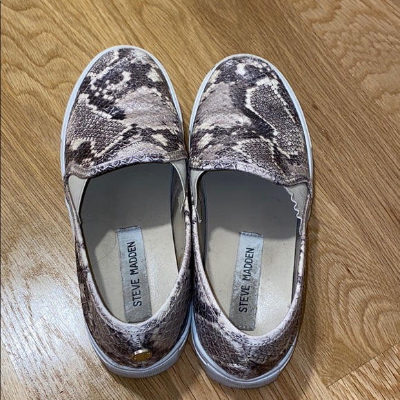 Steve Madden Flats - Picture 2 of 5